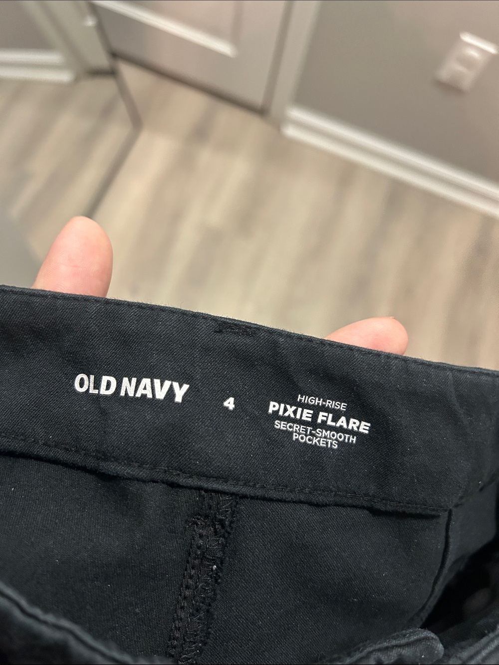Old Navy Pixie Flare High-Rise Pants - Black size 4